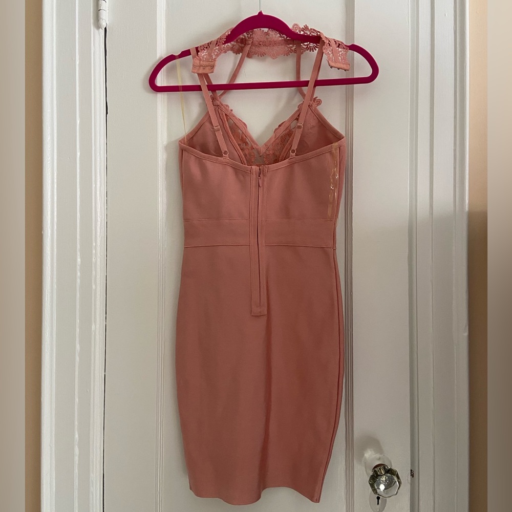 Dusty pink body on dress with lace accents and choker style lace collar - Picture 2 of 3